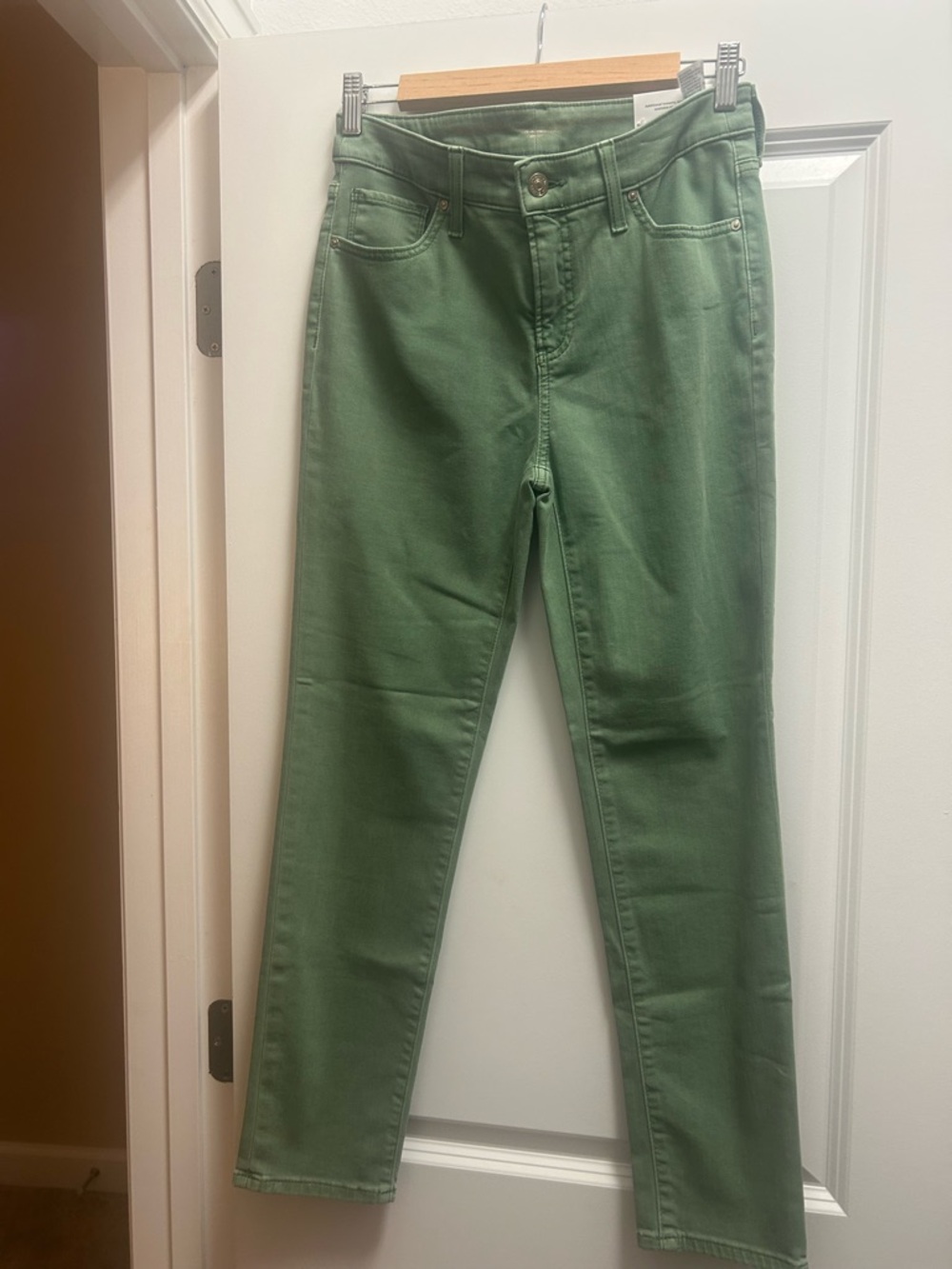 Chico's Size OR U.S. size 4R So Slimming Girlfriend Slim Leg